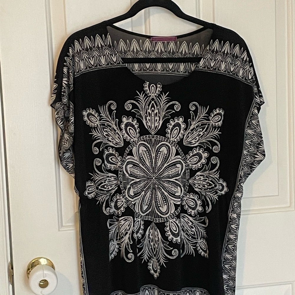 Julie's Closet Black and White Floral Blouse XL Semi sheer